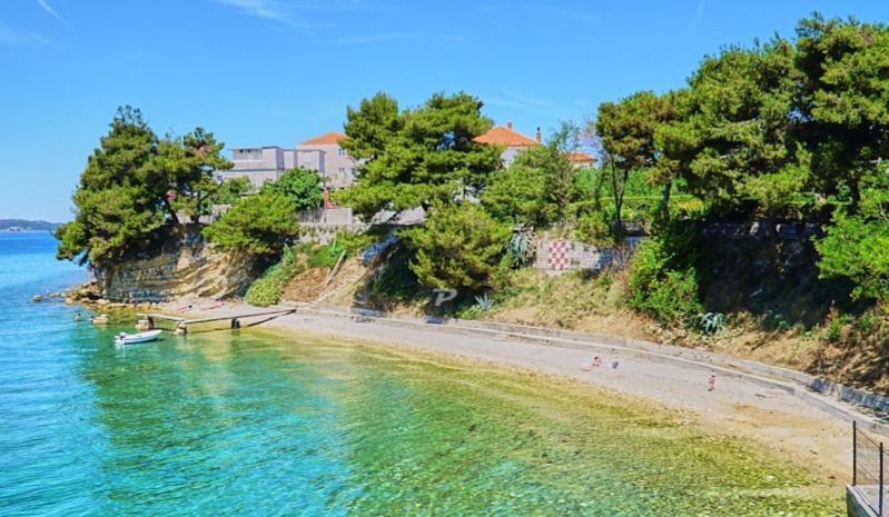 Villa Bajlo With Three Bedrooms *